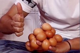 Seimbangkan 18 telur di Punggung Tangan, Pria Irak Masuk Guinness World Records