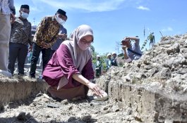 Bupati Luwu Utara Letakkan Batu Pertama Pembangunan Masjid Nurul Muttaqin