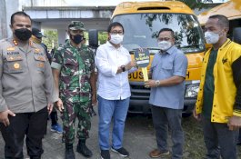Pemda Luwu Utara Dapat Bantuan Dua Unit Bus Sekolah dan Satu Unit Excavator