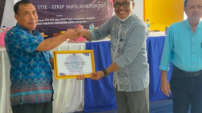 Ketua Komisi II Dewan Perwakilan Rakyat Daerah (DPRD) Kabupaten Jeneponto, Hanapi Sewang memberikan Kuliah Umum di Kampus STIE STKIP YAPTI Turatea Jeneponto, Selasa (1/3/2022).