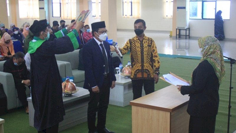 Pelantikan Direktur Polimerz, Hairuddin K. di Hall Universitas Megarezky (Unimerz), Jalan Antang Raya, Kelurahan Antang, Kecamatan Manggala, Kota Makassar, Rabu (2/3/2022).
