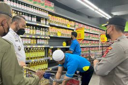 Cek Ketersediaan Minyak Goreng,  Camat dan Tripika Kecamatan Panakkukang Lakukan Sidak