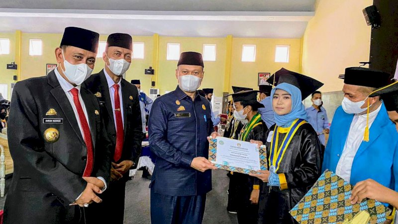 Wisuda Santri IV TK-TPA LPPTKA BKPRMI Kabupaten Wajo yang digelar di Ruang Pola Kantor Bupati Wajo, Rabu (02/03/2022). 