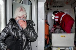 Sang Ibu Menangis Pedih, Dokter Ucap Kalimat Khusus untuk Putin Usai Gagal Selamatkan Nyawa Gadis Kecil di Ukraina