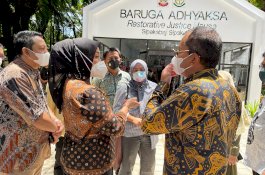 Kadis PU Makassar Dampingi Wali Kota   Danny  Diperesmian Baruga 