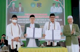 Wali Kota Bontang Teken MoU dengan DDI Mangkoso, Bupati Barru Jadi Saksi