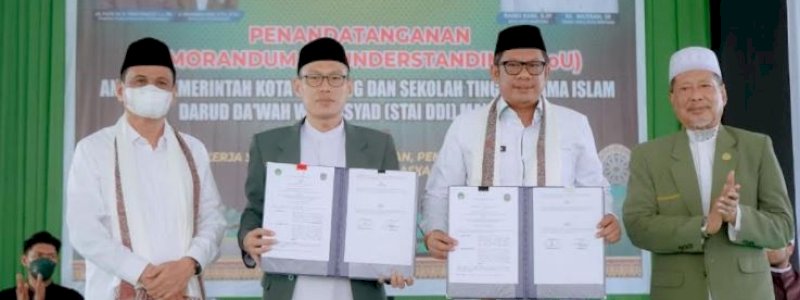 Wali Kota Bontang Teken MoU dengan DDI Mangkoso, Bupati Barru Jadi Saksi