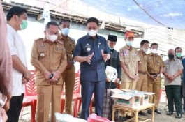 Bupati Barru Salurkan Bantuan Logistik ke Korban Banjir Mallusetasi