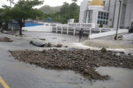 Banjir di Mallusetasi Barru Rendam Puluhan Rumah dan Lenyapkan Separuh Badan Jalan
