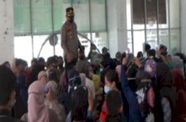 Warga Membeludak, Pasar Murah Minyak Goreng di Pinrang Dibubarkan Polisi