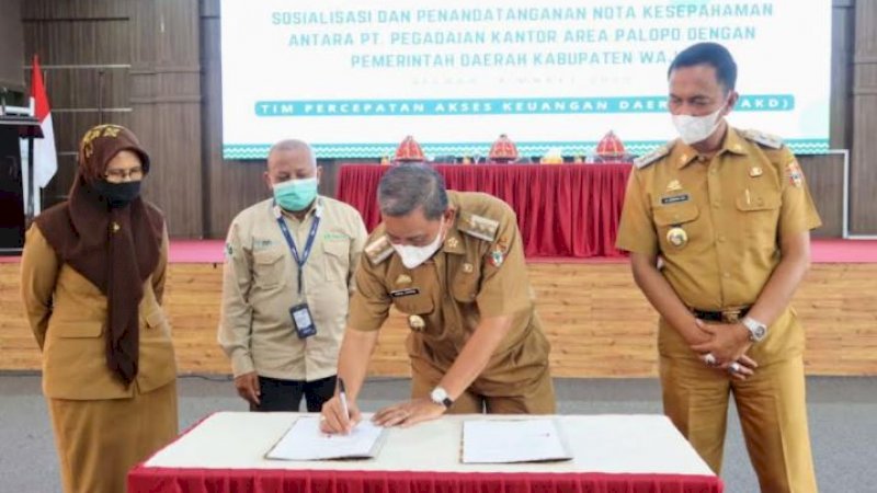 Penandatanganan dilakukan oleh Bupati Wajo, Amran Mahmud, mewakili Pemkab Wajo. Sementara, dari PT Pegadaian Kantor Area Palopo oleh Vice President (VP) PT Pegadaian Kantor Area Palopo, Sudjarwono.