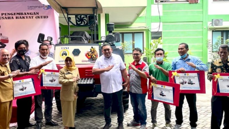 Kementerian Pertanian (Kementan) terus aktif mengajak petani dan pelaku usaha pertanian untuk ikut dalam program Taxi Alsintan (Alat Mesin Pertanian) yakni penyediaan alsintan melalui fasilitas Kredit Usaha Rakyat (KUR).