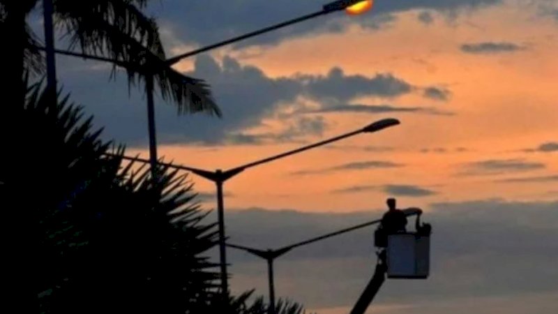 Ilustrasi lampu Penerangan Jalan Umum