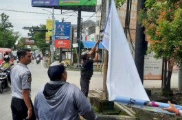 Ganggu Traffic Light, Dishub Makassar Copot Spanduk Liar
