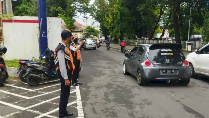 Foto-foto Petugas Dishub Makassar Saat Bertugas