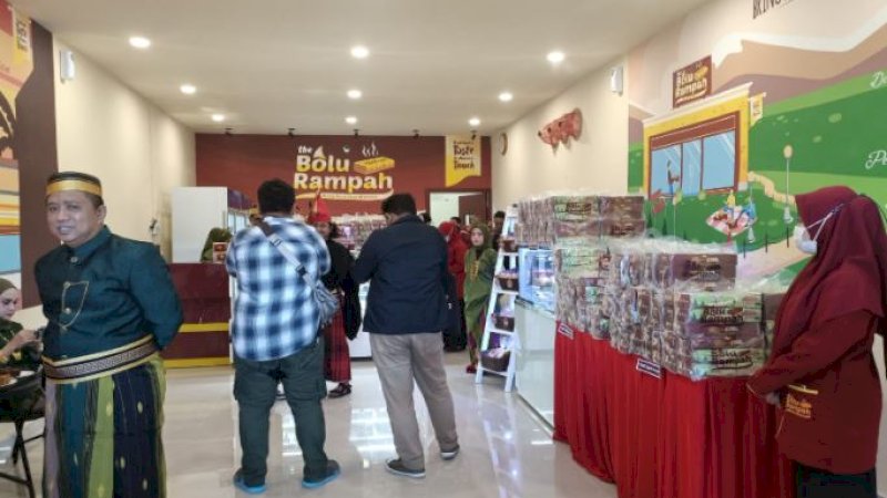 The Bolu Rampah meresmikan outlet ke-10 yang berlokasi di Jalan Sultan Alauddin Nomor 207, Kota Makassar, Sulawesi Selatan, Jumat (11/3/2022). 