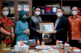 Pemkab Barru Kembali Terima Penghargaan UHC 2021 dari BPJS Kesehatan