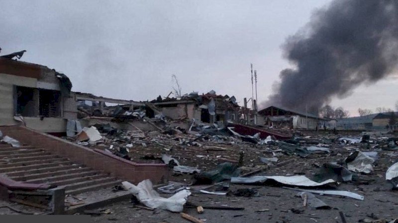 Pangkalan Militer Ukraina di Lviv hancur dihantam Rudal Rusia.  ( Foto BBC) 