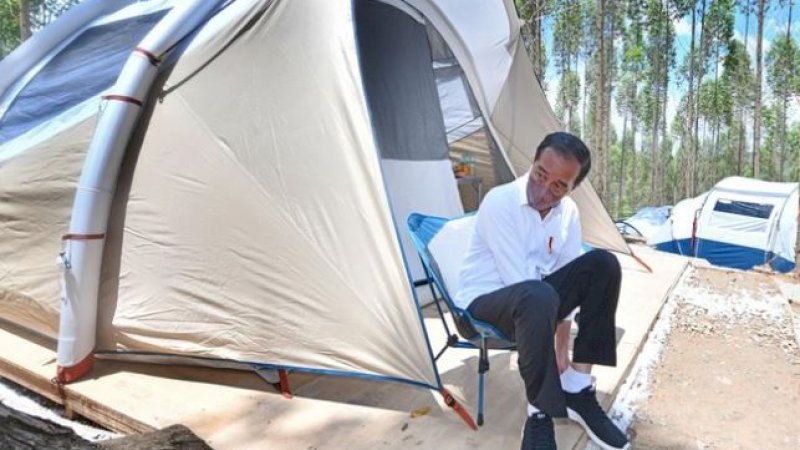 Presiden Joko Widodo (Jokowi) di titik nol Ibu Kota Negara (IKN), Penajam Paser Utara, Kalimantan Timur (Kaltim), Senin (14/3/2022). (Foto: Antara Foto/Sekretariat Presiden/Agus Suparto)