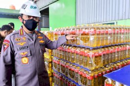 Kapolri Pastikan Awasi Alur Distribusi dan Harga Minyak Goreng di Pasar
