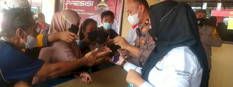 Pasar Minyak Goreng Murah di Halaman Polsek Biringkanaya