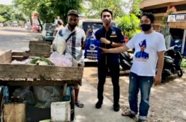 Jumat Berkah, Ketua DPRD Makassar Keliling Kota Bagikan Sembako