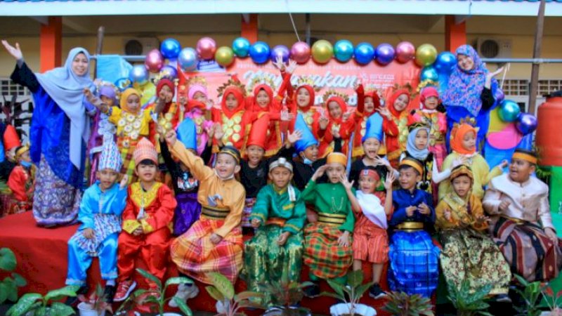 Pagelaran budaya ini diikuti anak-anak kelas I dan kelas IV. 