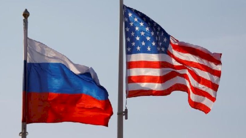 Ilustrasi bendera Rusia - Amerika Serikat. (Foto: REUTERS/Maxim Shemetov)