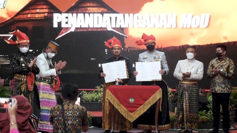 Bupati Gowa Adnan Purichta Ichsan usai melakukan penandatanganan kerjasama dengan Kementerian Pertanian RI untuk mengembangkan Integrated Farm atau Pertanian Terpadu di Istana Tamalate Sungguminasa Kecamatan Somba Opu, Kamis (17/3).