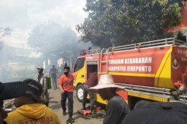 Warga Panik Berlarian, Tiga Rumah Dilalap Api