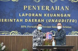 Wali Kota Makassar Serahkan LKPD 2021, Berharap Tak Lagi WDP