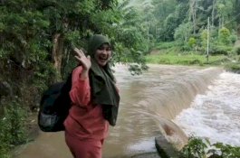 Perjuangan Mahasiswi Unimerz Lewati Medan Berat demi Tolong Ibu Bersalin