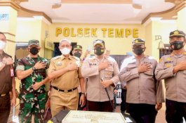 Tingkatkan Inovasi Layanan Masyarakat, Bupati Wajo Apresiasi Kapolsek Tempe
