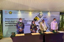 Kementerian ESDM Serahkan 239 Titik PJUTS Pemkab Wajo, Amran Mahmud: Sejalan Program Macawa