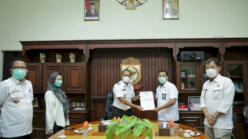 Wali Kota Makassar Moh. Ramdhan "Danny" Pomanto menerima kunjungan Badan Perwakilan Keuangan ((BPK) RI Perwakilan Provinsi Sulawesi Selatan, diruang rapat Walikota lantai 2 Rabu (23/3/2022).