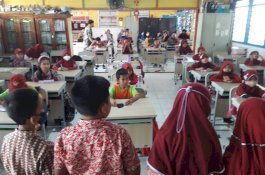 Murid SD Inpres Banta-bantaeng I Belajar Hak Anak Lewat Lagu