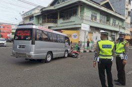 Antar Jenazah, Ambulance Lukai Pengemudi Motor Hingga Masuk Rumah Sakit