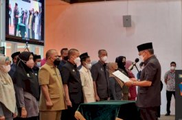 Lantik 51 Kepsek Tingkat SD dan SMP, Wali Kota Parepare: Jangan Berakrobat dengan Dana BOS!