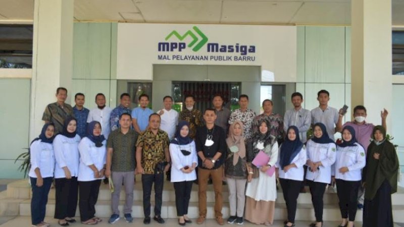 Pemerintah Kabupaten (Pemkab) Luwu melakukan studi tiru ke Mal Pelayanan Publik (MPP) Kabupaten Barru, Jumat (25/3/2022).