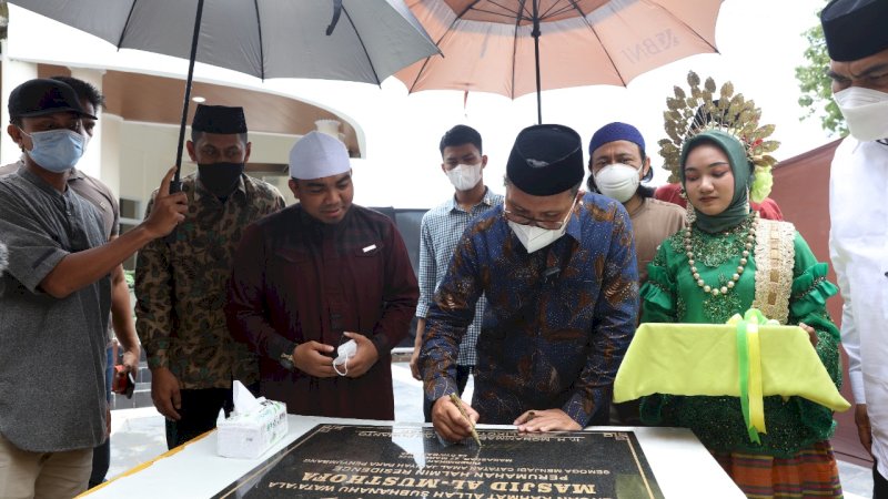Wali Kota Makassar, Moh Ramdhan Pomanto saat hadiri peresmian masjid Al Musthofa Komp Halmin Residence, Minggu (27/3/2022).
