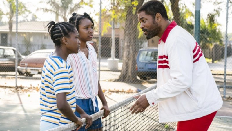 Will Smith dalam film King Richard saat berperan sebagai Richard Williams, ayah dari petenis Serena dan Venus Williams.
(©Warner Bros/Courtesy Everett C)