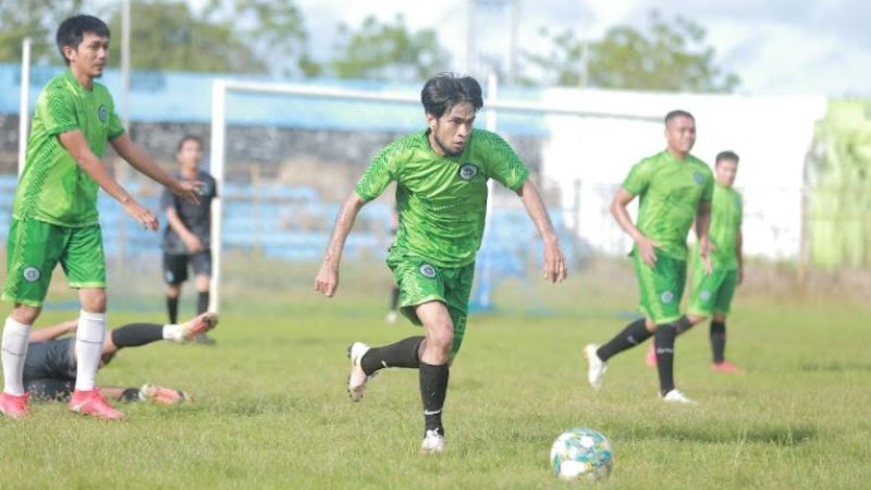 Pembenahan rumput jadi fokus utama  Stadion Gelora BJ Habibie (GBH).