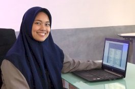 Kalahkan Ratusan Peserta, Mahasiswi ITB Kalla Juara Sains Ekonomi Tingkat Nasional