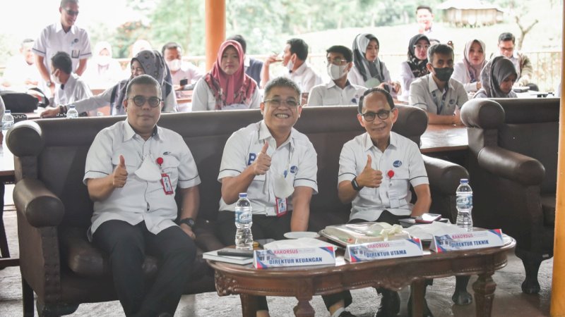 Jajaran direksi  dan pegawai PDAM Makassar gelar Rakorsus yang dilaksanakan di Rumah Kebun Bili-bili Gowa 30 Maret 2022.
