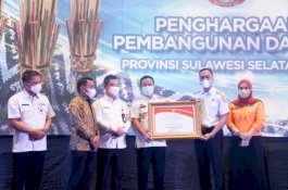 Pemkab Wajo Terima Penghargaan Terbaik 1 Akselerasi Pencapaian Kinerja Pembangunan Daerah Se-Sulsel