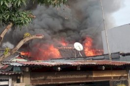 Kebakaran Hanguskan 9 Rumah dan 1 Motor di Makassar