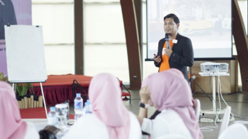 Founder Frame Indonesia Group, Faqih Faturrachman, hadir sebagai pembicara pada event yang digelar brand perawatan wajah, Siska Chic.