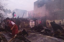 Gubernur Andi Sudirman Pastikan Pemenuhan Bantuan Logistik Korban Kebakaran di Ablam