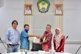 Diskominfo Gowa Terima Hasil Monev Keterbukaan Informasi Publik 2021 dari KI Sulsel