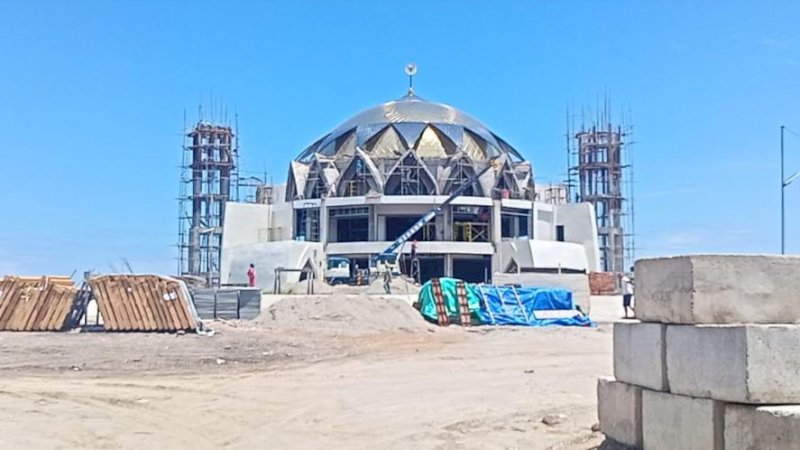 Masjid BJ Habibie masih dalam proses pengerjaan.